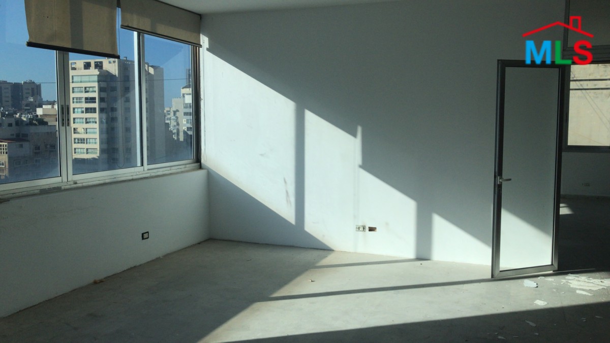 Office for Sale in Verdun with Open View