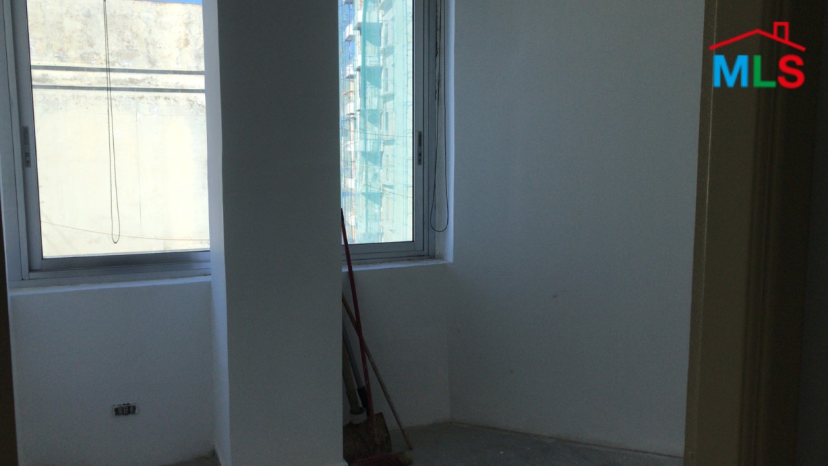 Office for Sale in Verdun with Open View