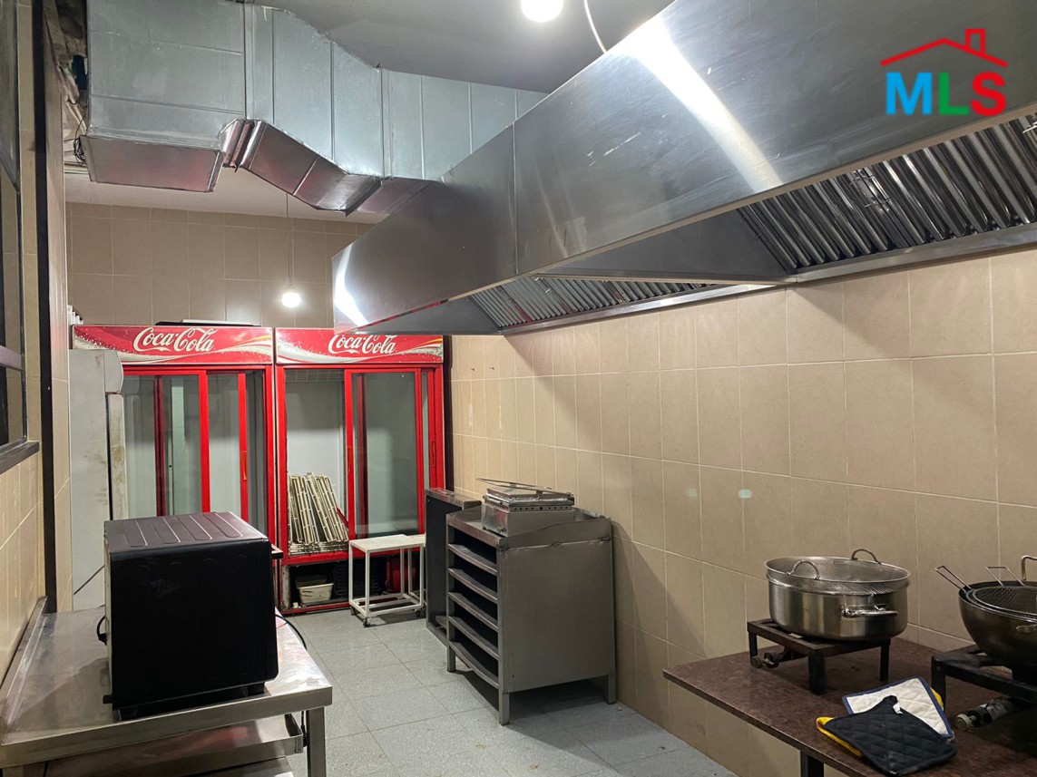 Fully Equipped Central Kitchen for Sale in Furn El Chebbak