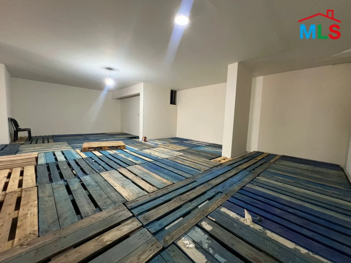 Adonis 150m2 | Warehouse | Rent | Active Street | Prime Location | RH