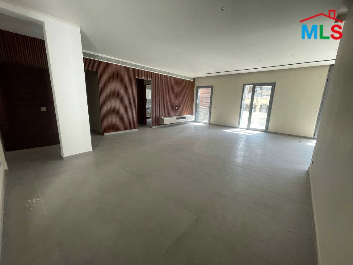 Achrafieh 200m2 | Prime Location | Decorated | Catch | OH