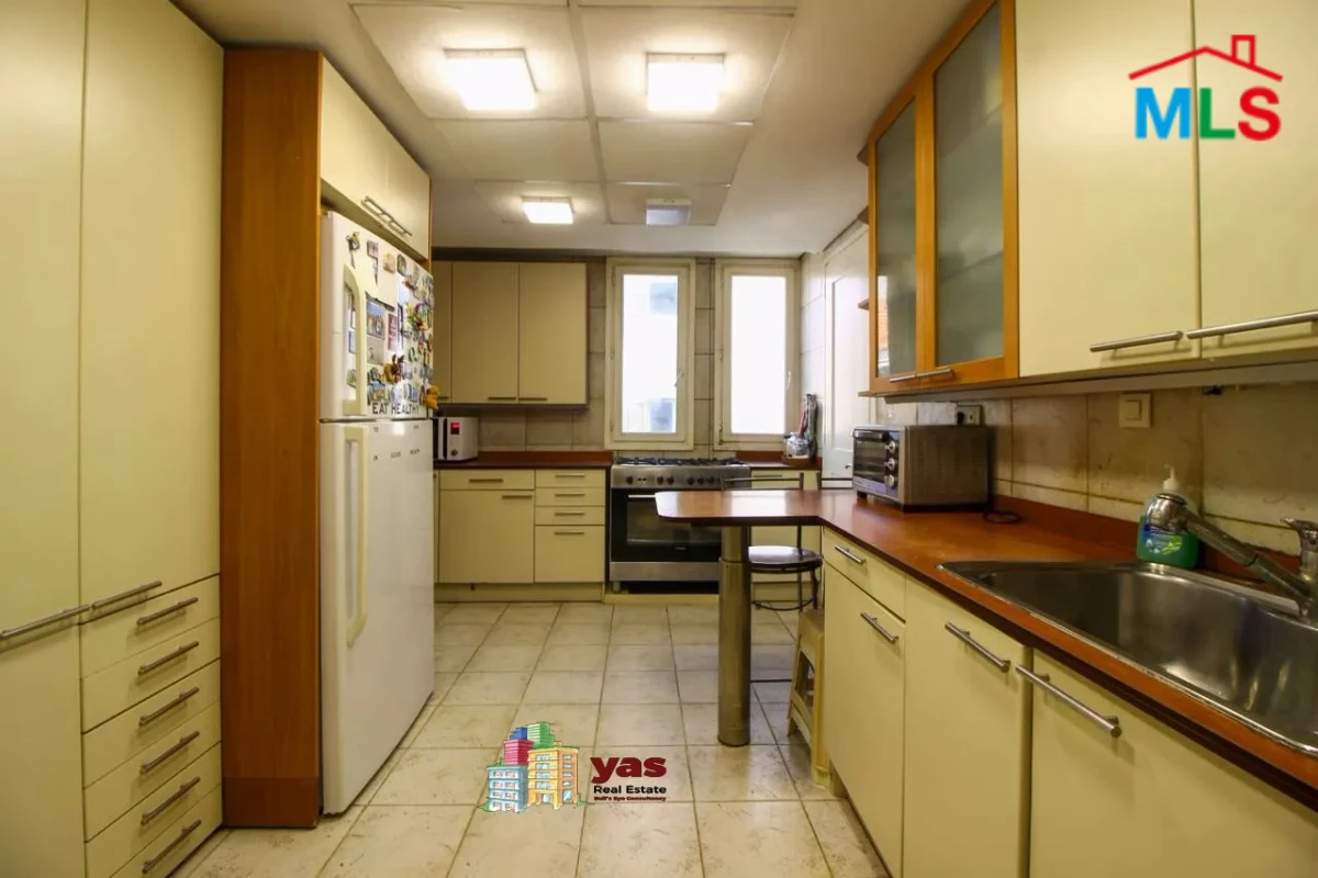 Saifi 300m2 | Super Prime Location | Decorated | PA