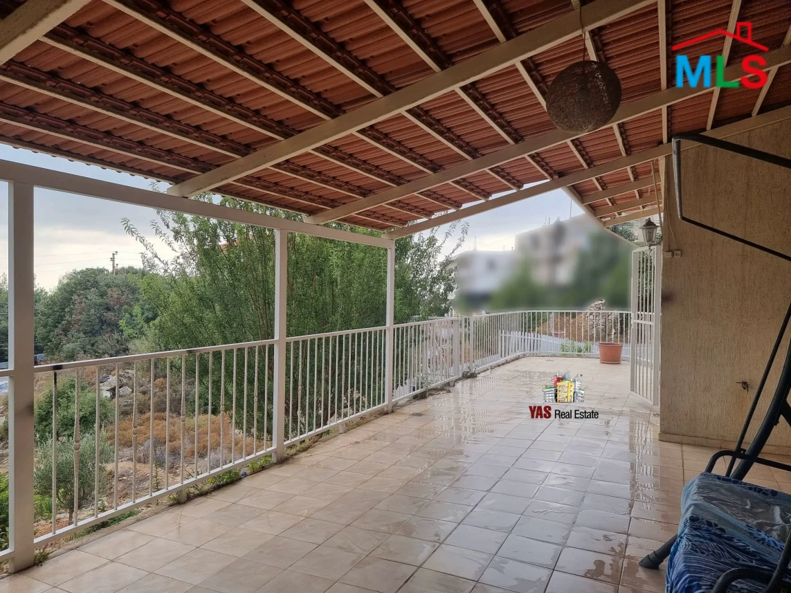 Ballouneh 130m2 | 150m2 Garden/Terrace | Good Condition