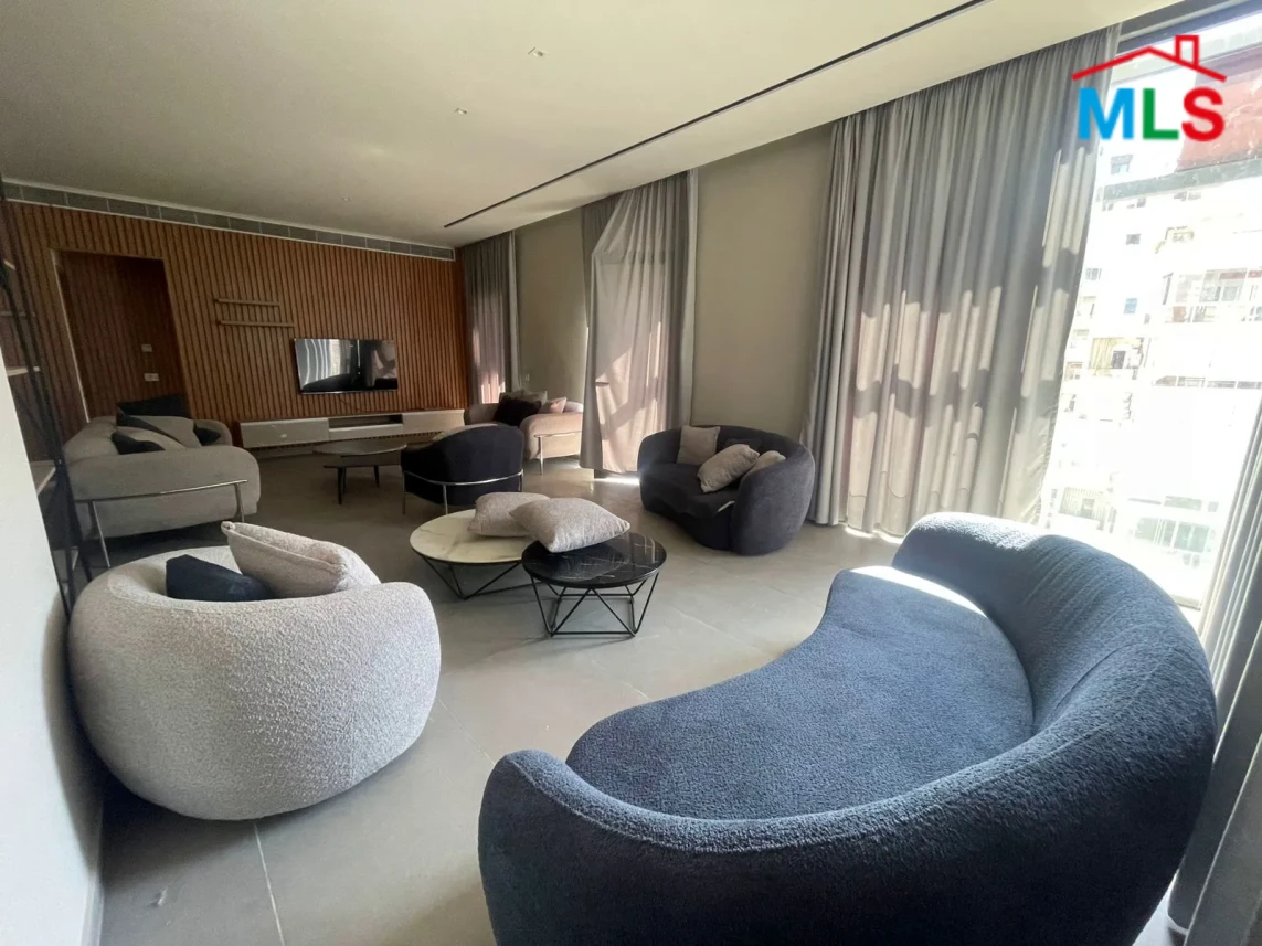 Achrafieh 200m2 | Prime Location | Decorated | Catch | OH