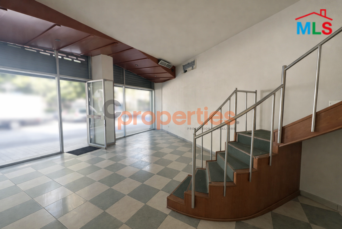 Shop For Rent in Achrafieh - CPBEC29