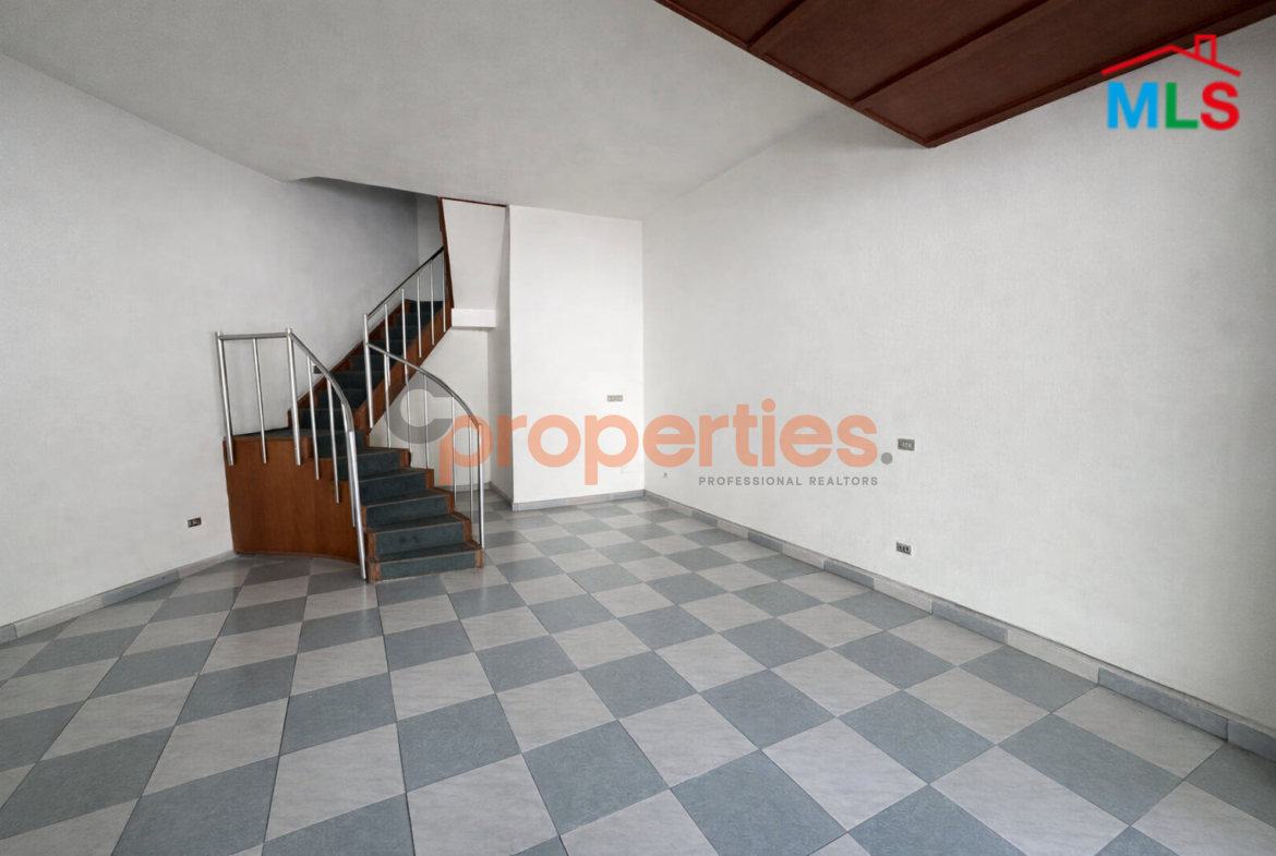 Shop For Rent in Achrafieh - CPBEC29