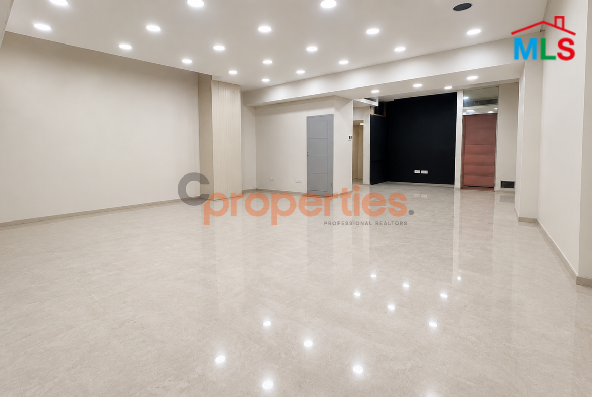 Showroom For Rent in Downtown Beirut - صالة للإيجار في وسط بيروت - CPBHS111