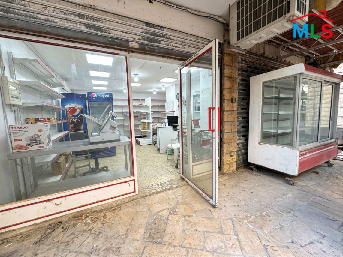 80 SQM Shop With Terrace For Rent in Mansourieh