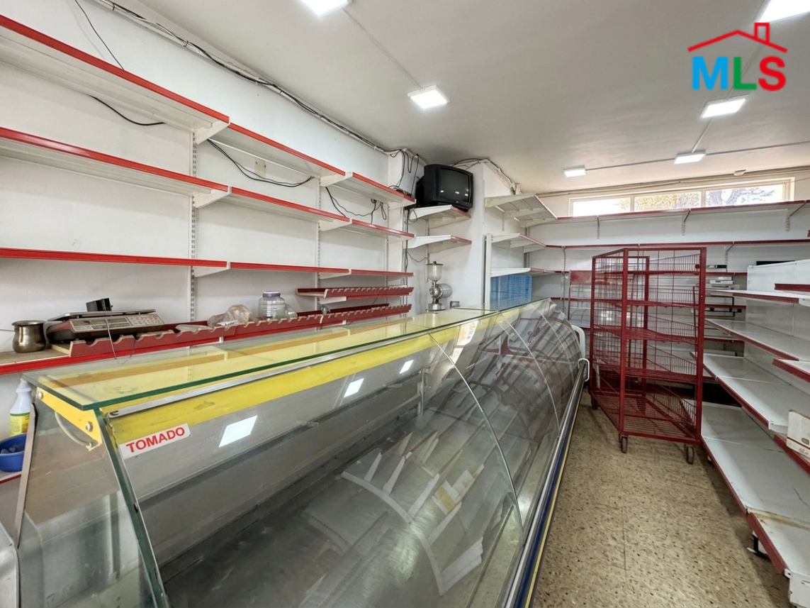 80 SQM Shop With Terrace For Rent in Mansourieh