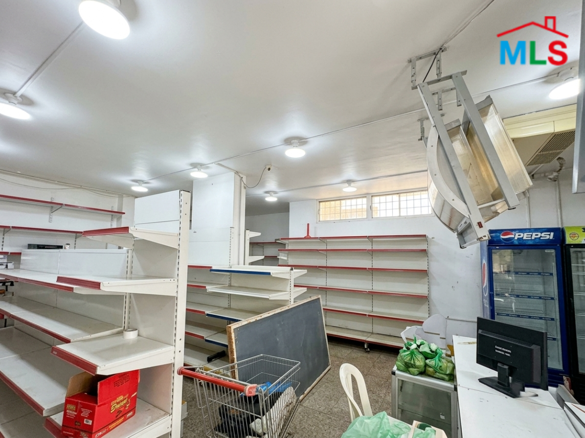 80 SQM Shop With Terrace For Rent in Mansourieh