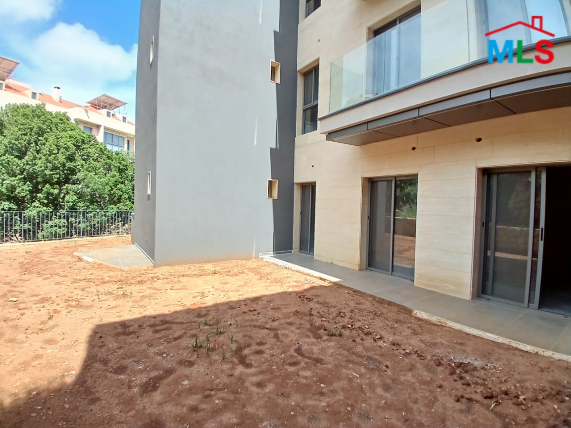 High-End Apartment with Sea and Mountain View For Rent in Roumie