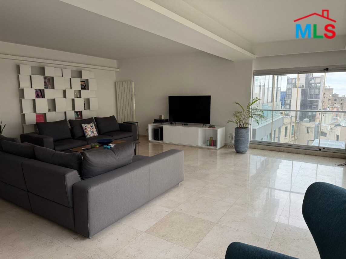 Luxurious & Furnished Apartment For Rent in Achrafieh, Monot