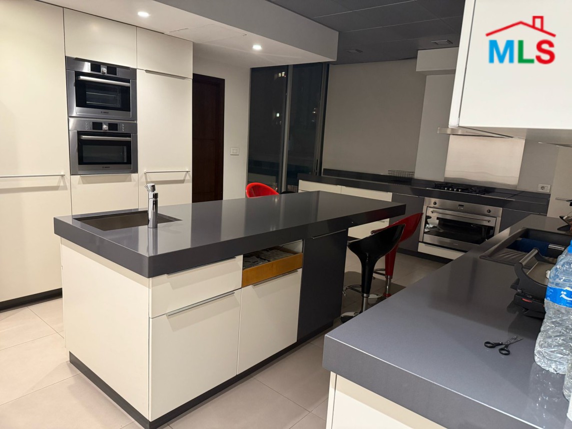 Luxurious & Furnished Apartment For Rent in Achrafieh, Monot
