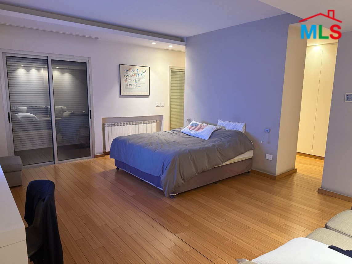 Luxurious & Furnished Apartment For Rent in Achrafieh, Monot