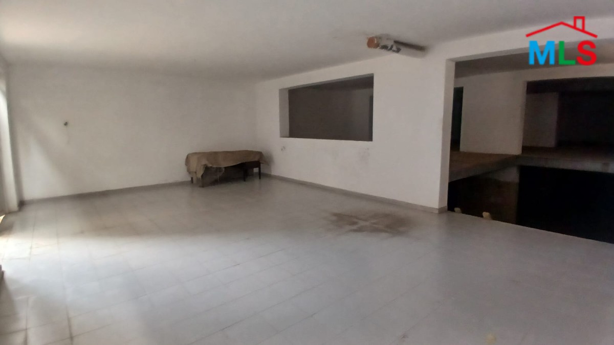 Shop & Warehouse For Rent in Dekweneh