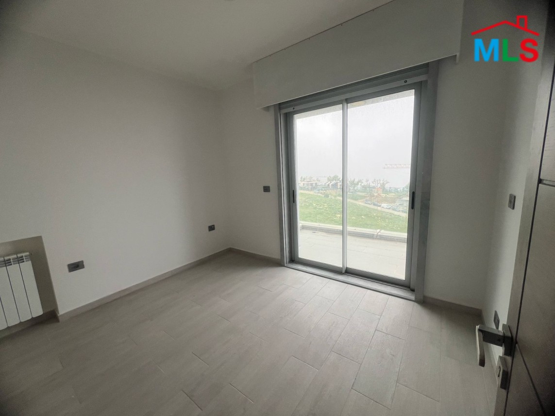 Luxurious Town House For Rent in Fakra Club