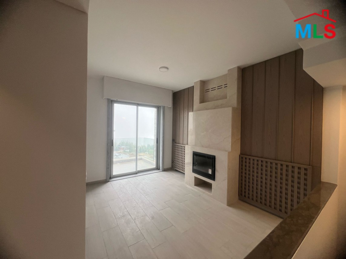 Villa With A Spacious Terrace For Rent in Fakra Club