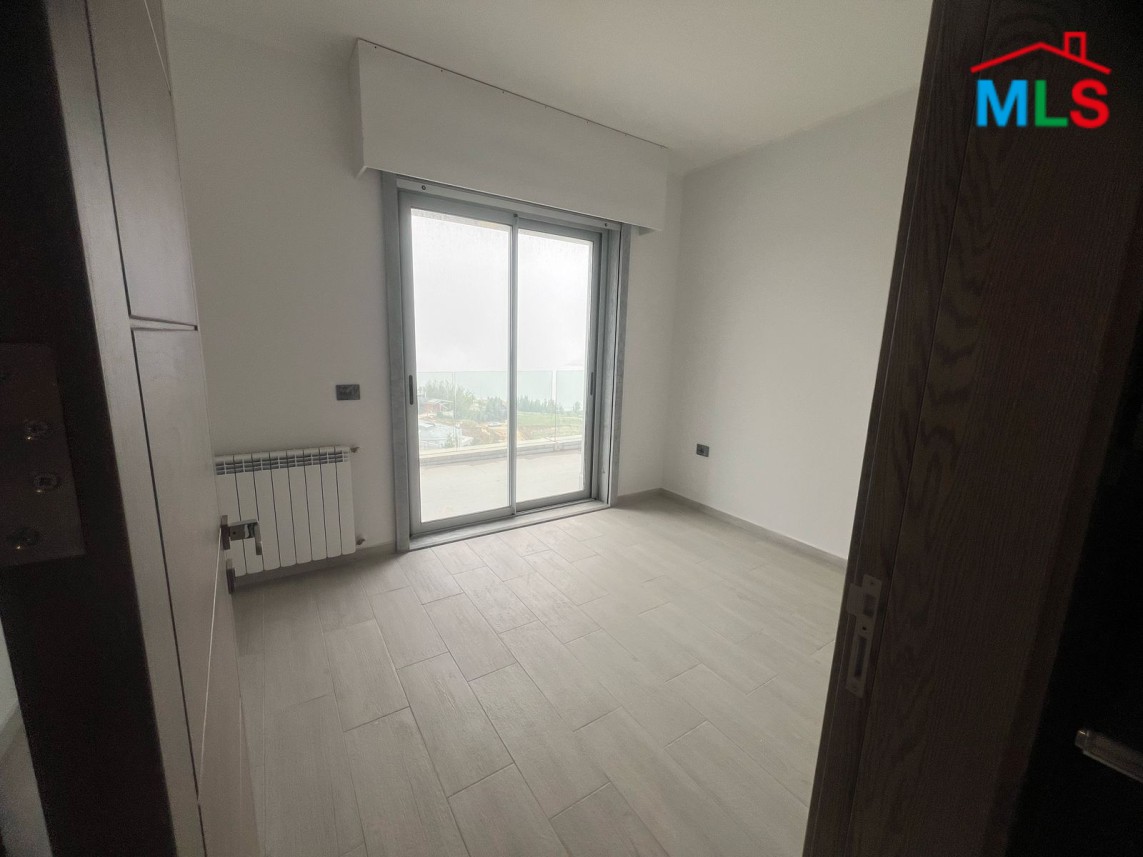 Villa With A Spacious Terrace For Rent in Fakra Club