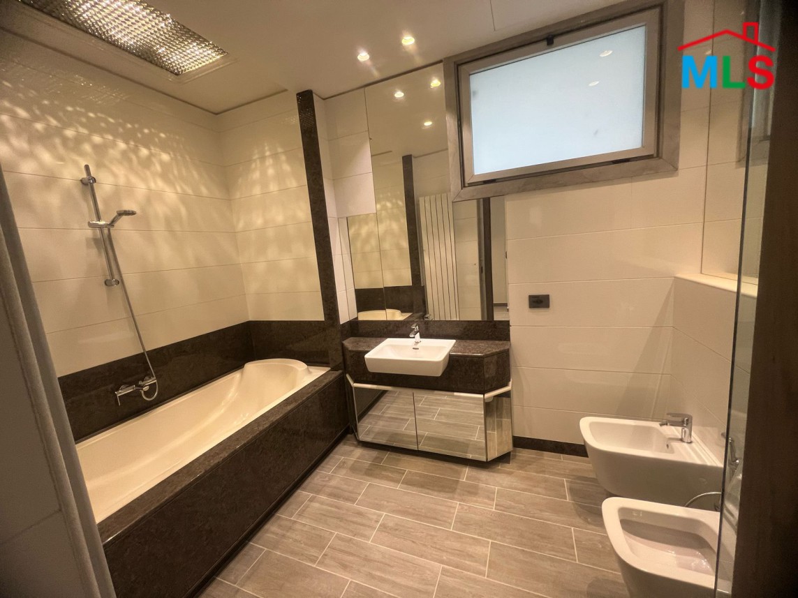 Villa With A Spacious Terrace For Rent in Fakra Club
