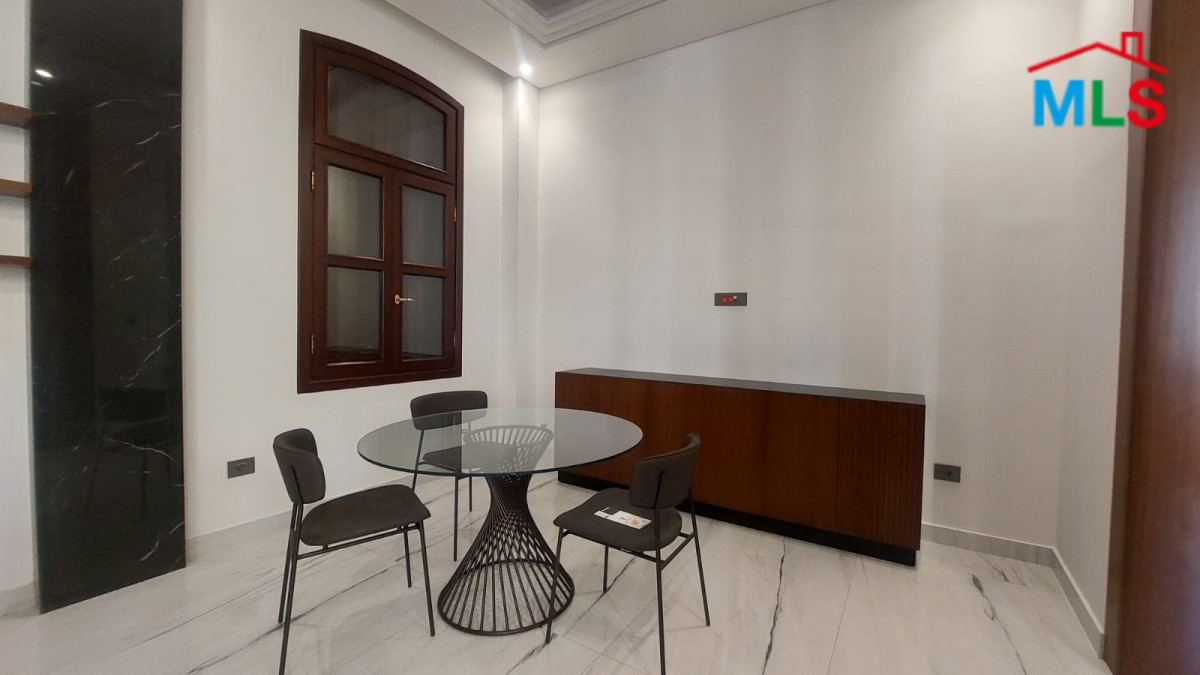 Office with Private Suite/Apartment For Rent In Down Town