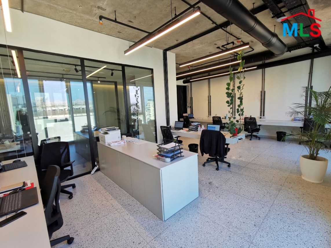 An Amazing Office for Rent in an Iconic Building in Achrafieh