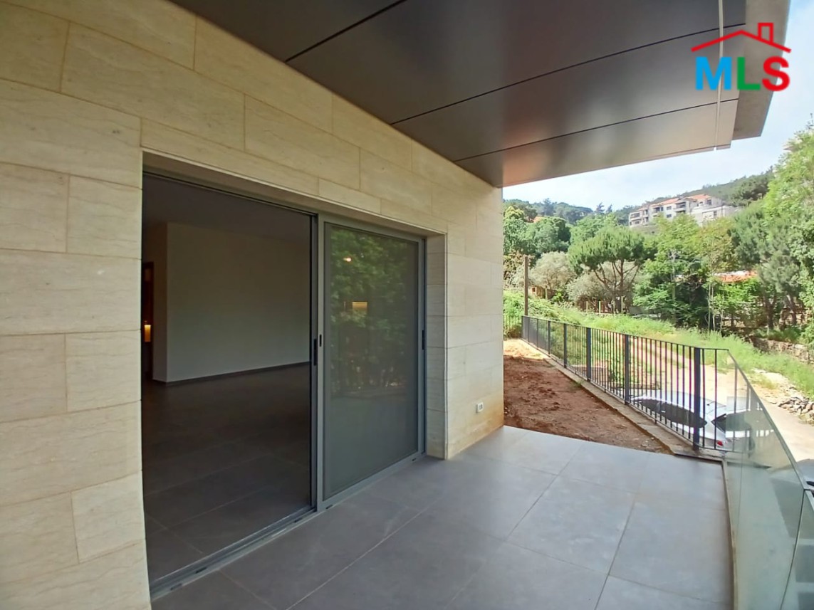 High-End Apartment with Sea and Mountain View For Sale in Roumie