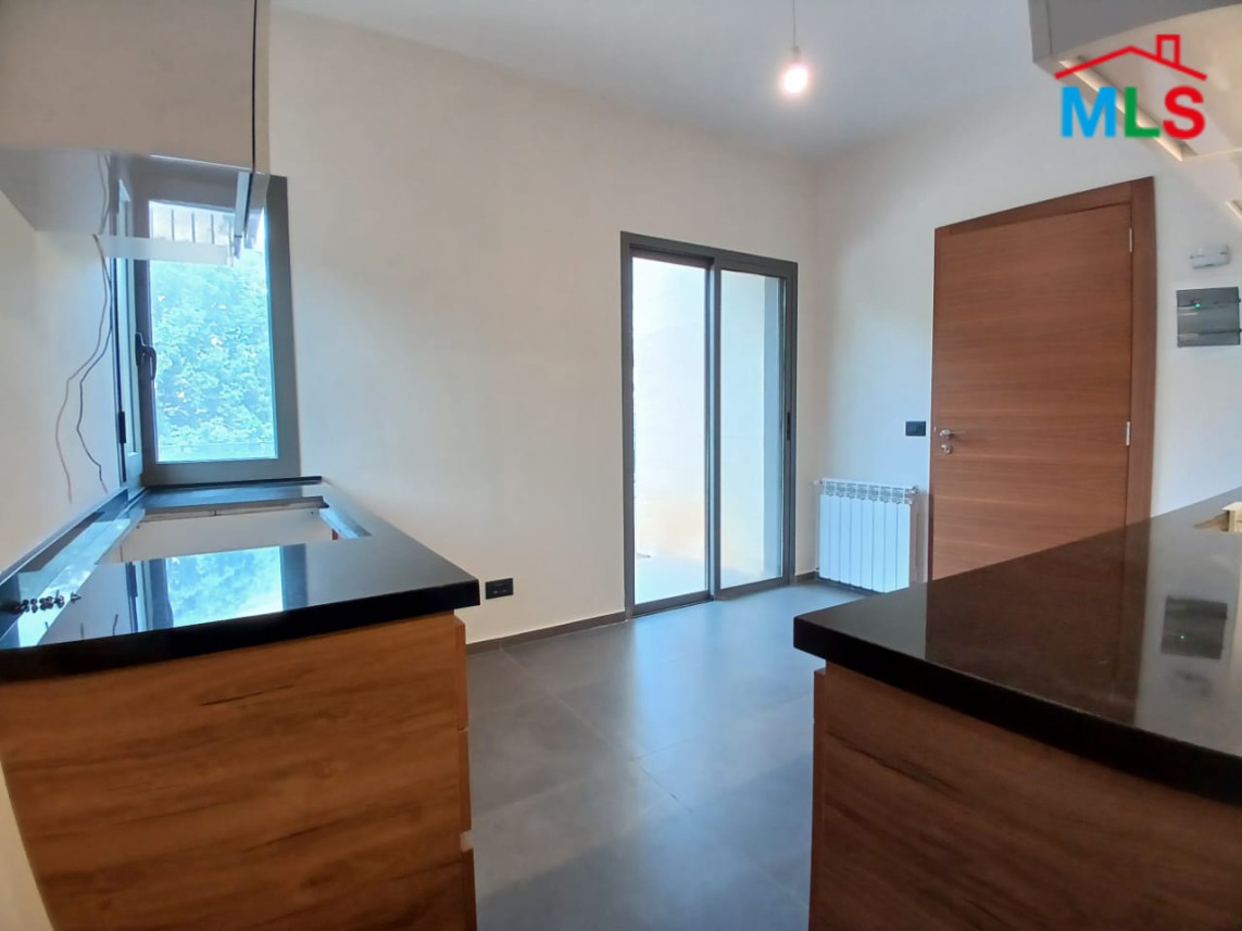 High-End Apartment with Sea and Mountain View For Sale in Roumie
