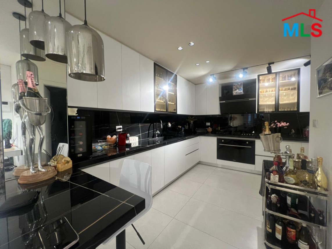 Exclusive! Beautifully Designed One Bedroom Apartment For Sale in Mansourieh