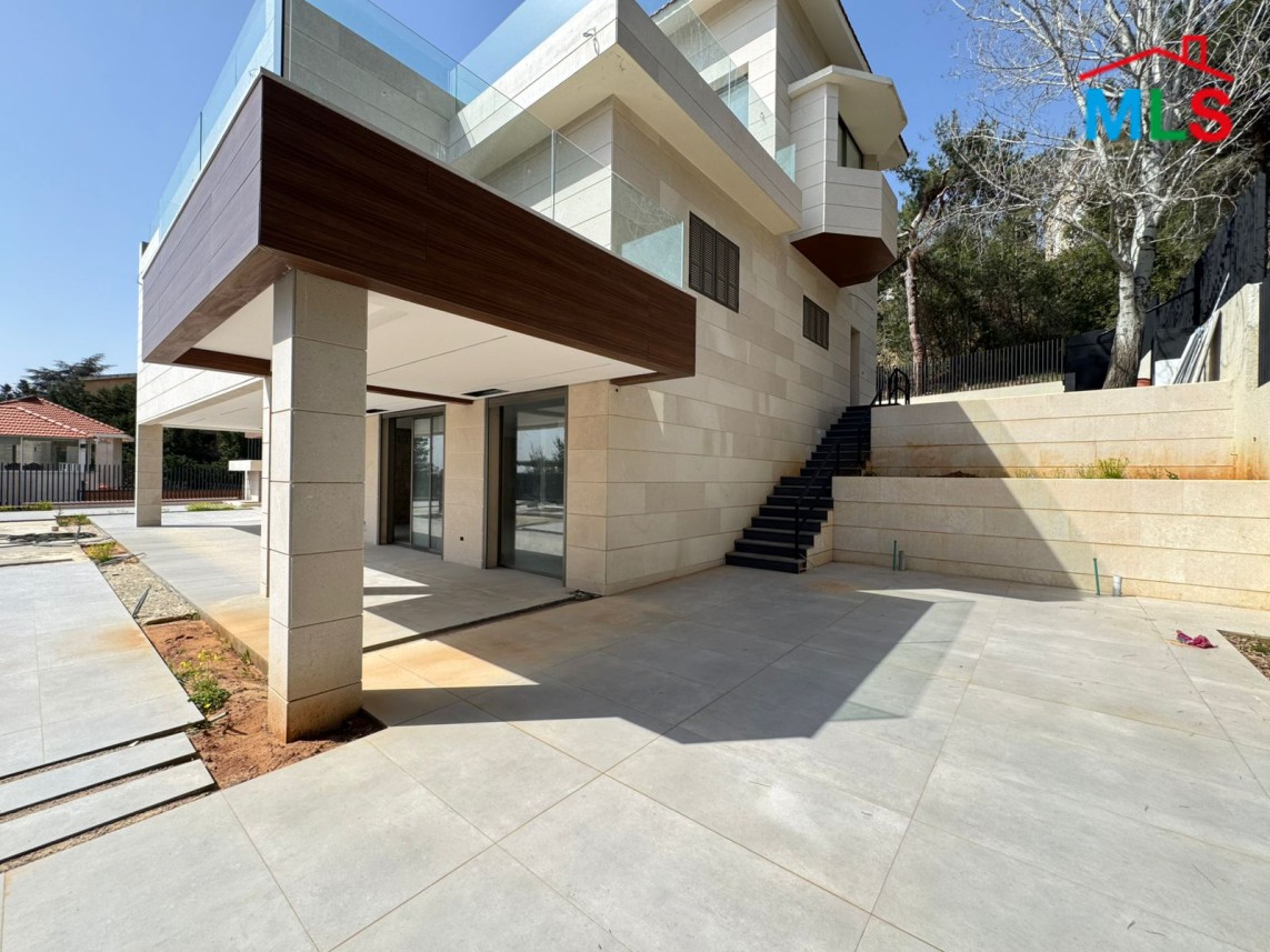 Modern High-End Finishing Villa For Sale in Baabdat