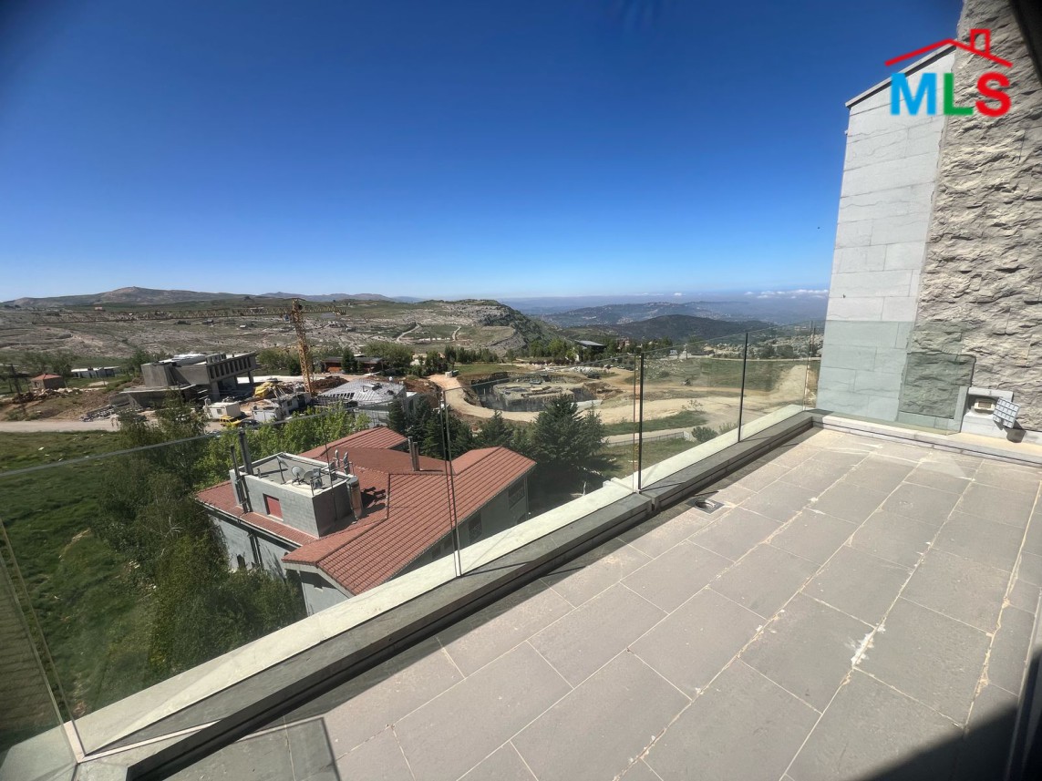 Luxurious Villa For Sale in Fakra Club