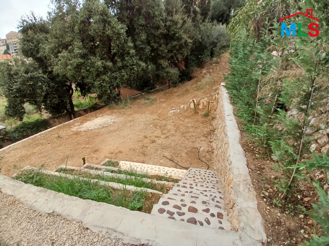 Land With Old House For Sale in Beit Chabeb