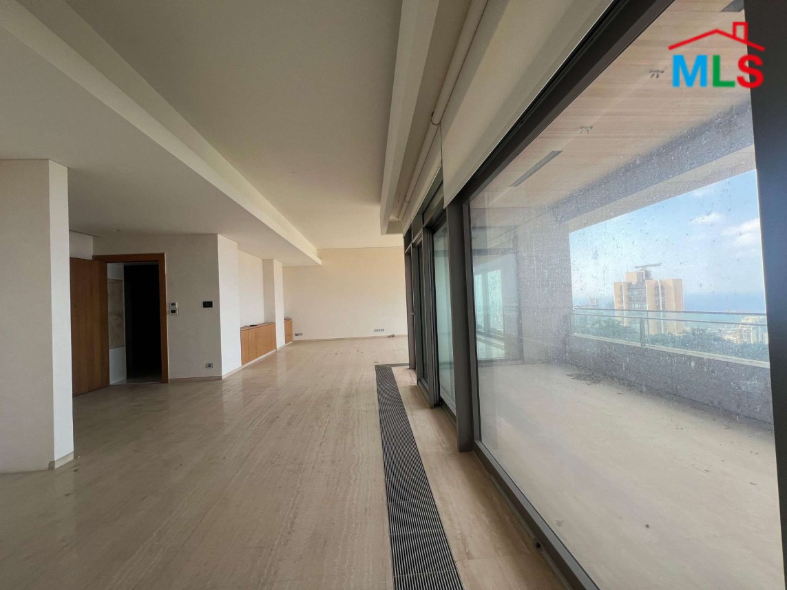 3-Bedroom Apartment For Sale in a High-End Building in Achrafieh, Carré D'or
