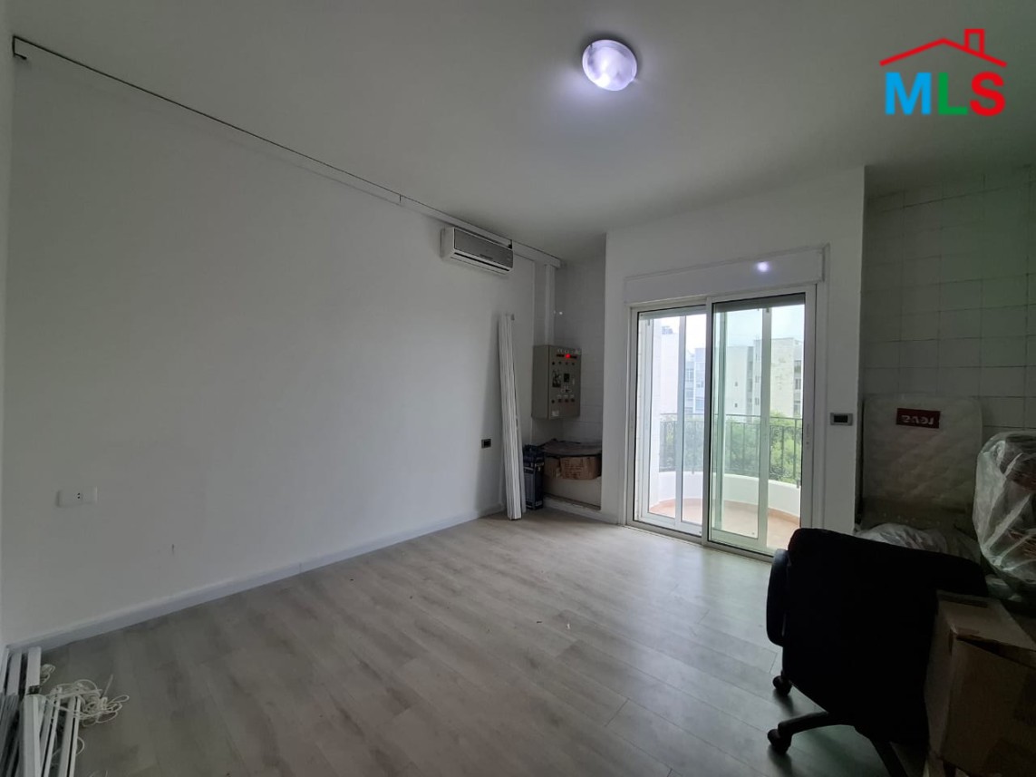 Lovely Duplex With Terrace & Mountain View For Sale in New Shayle