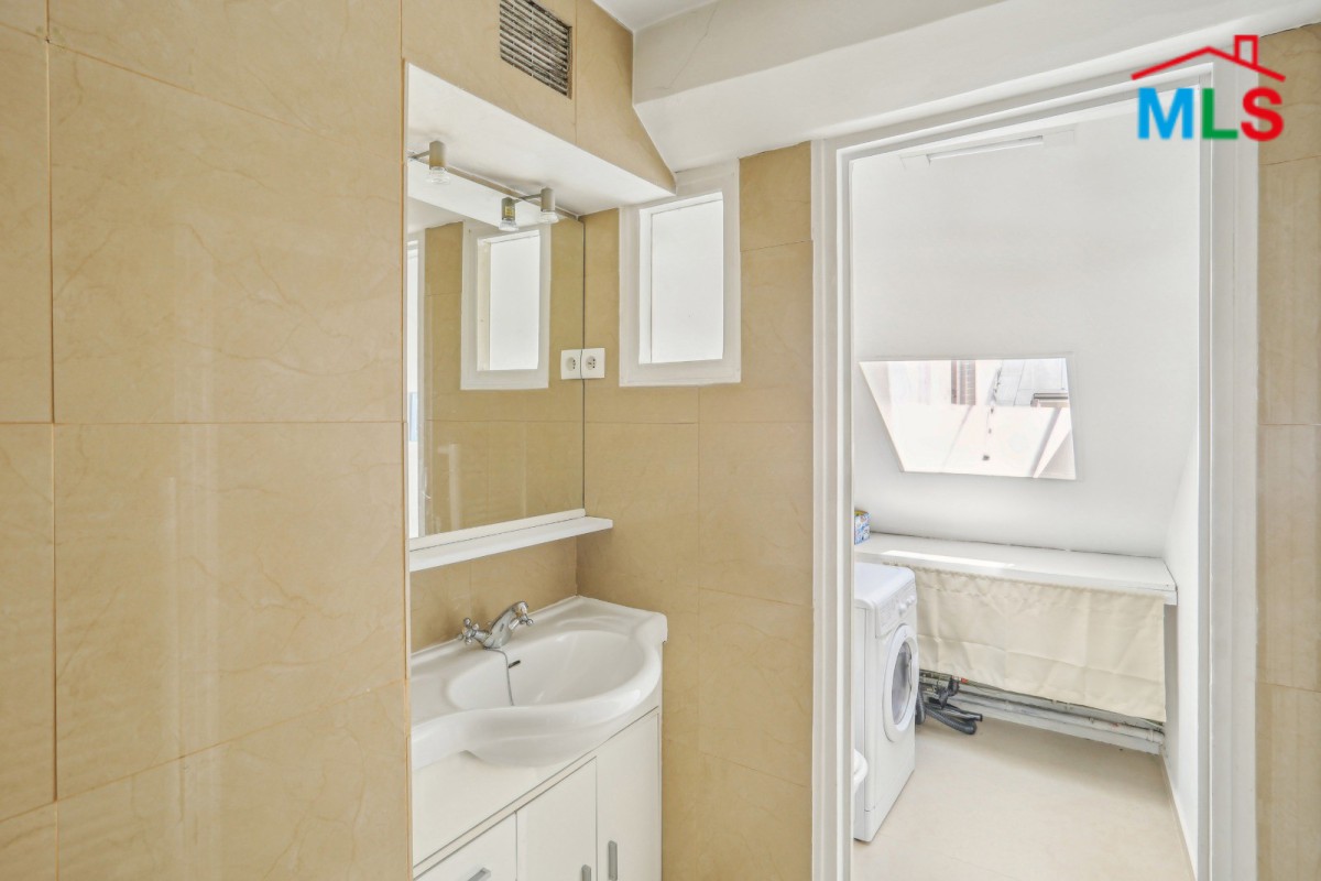 PIED-A-TERRE APARTMENT FOR SALE l ELYSEE / MADELEINE l PARIS 8ème, FRANCE - 58m2