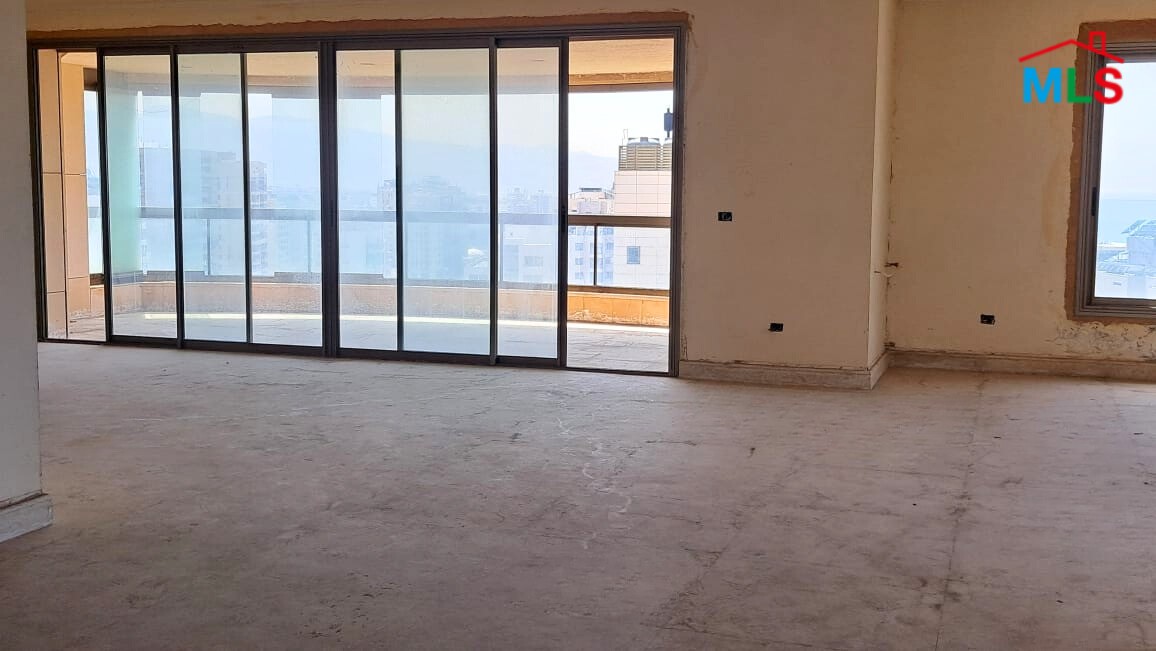 High-End Apartment with Amazing Sea View For Sale in Ramlet El Bayda