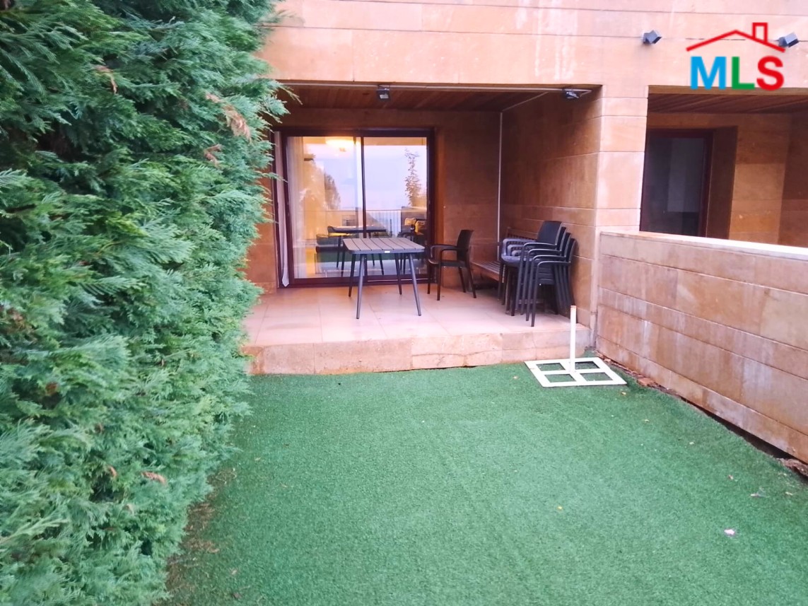 Chalet with Terrace For Sale in a Resort in Fakra, Kfardebian