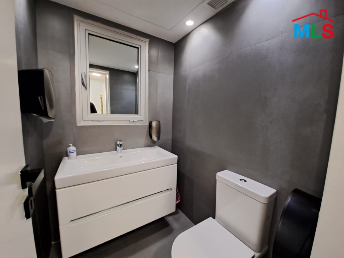 Spacious Decorated Office For Sale In A High-End Tower In Sin Fil - 24/7 Elct.